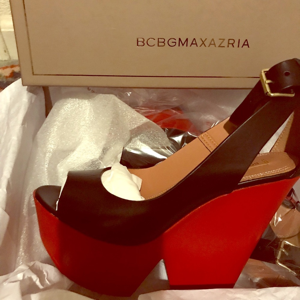 NWT-BCBG MAXAZRIA KYARA W/RED WEDGE🔥